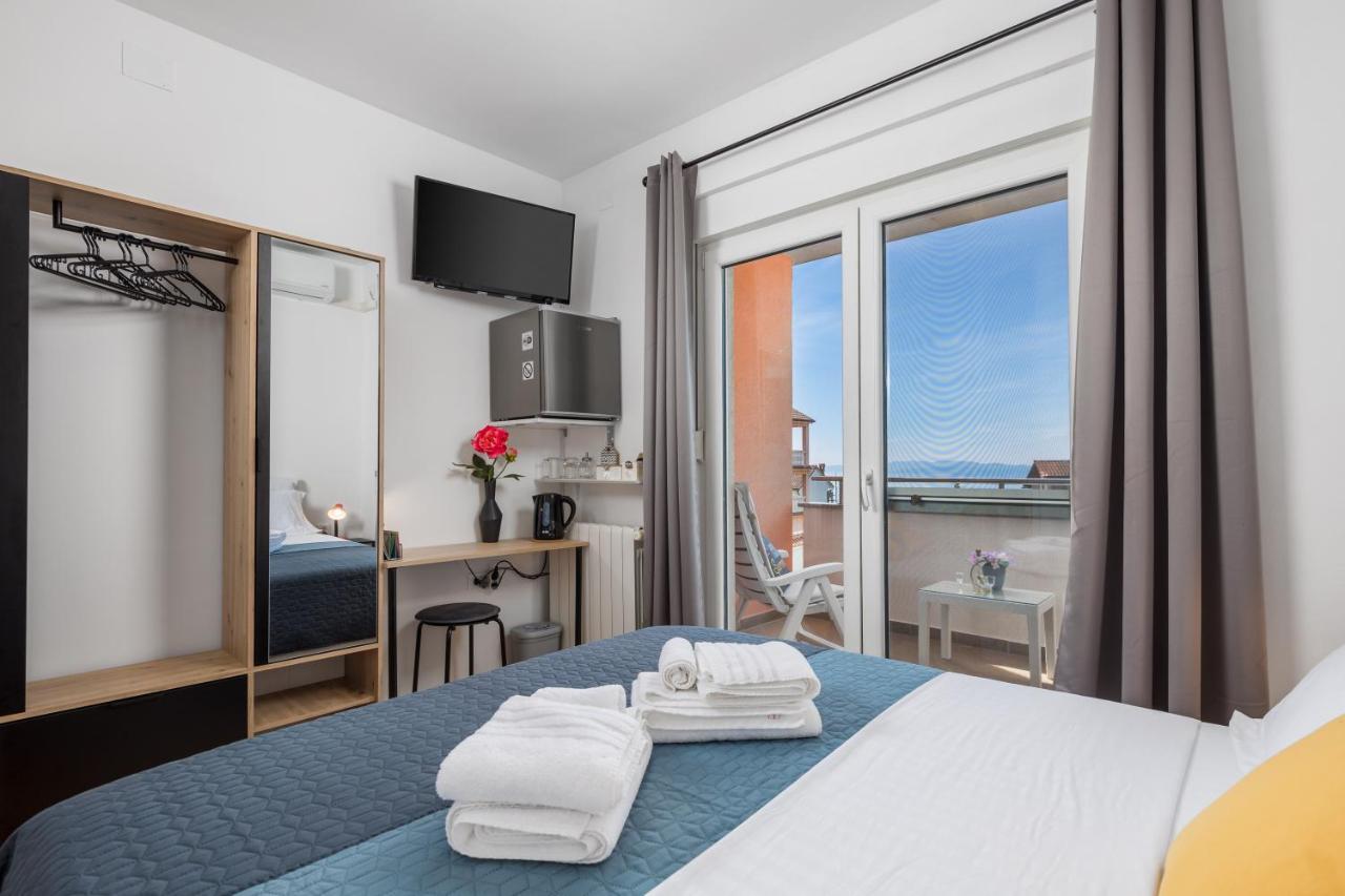 My Way Room, Parking, Sea View, Terrace Privatunterkunft Rijeka